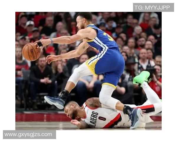 开拓者与活塞激战正酣比分胶着双方争夺胜利的精彩瞬间回顾